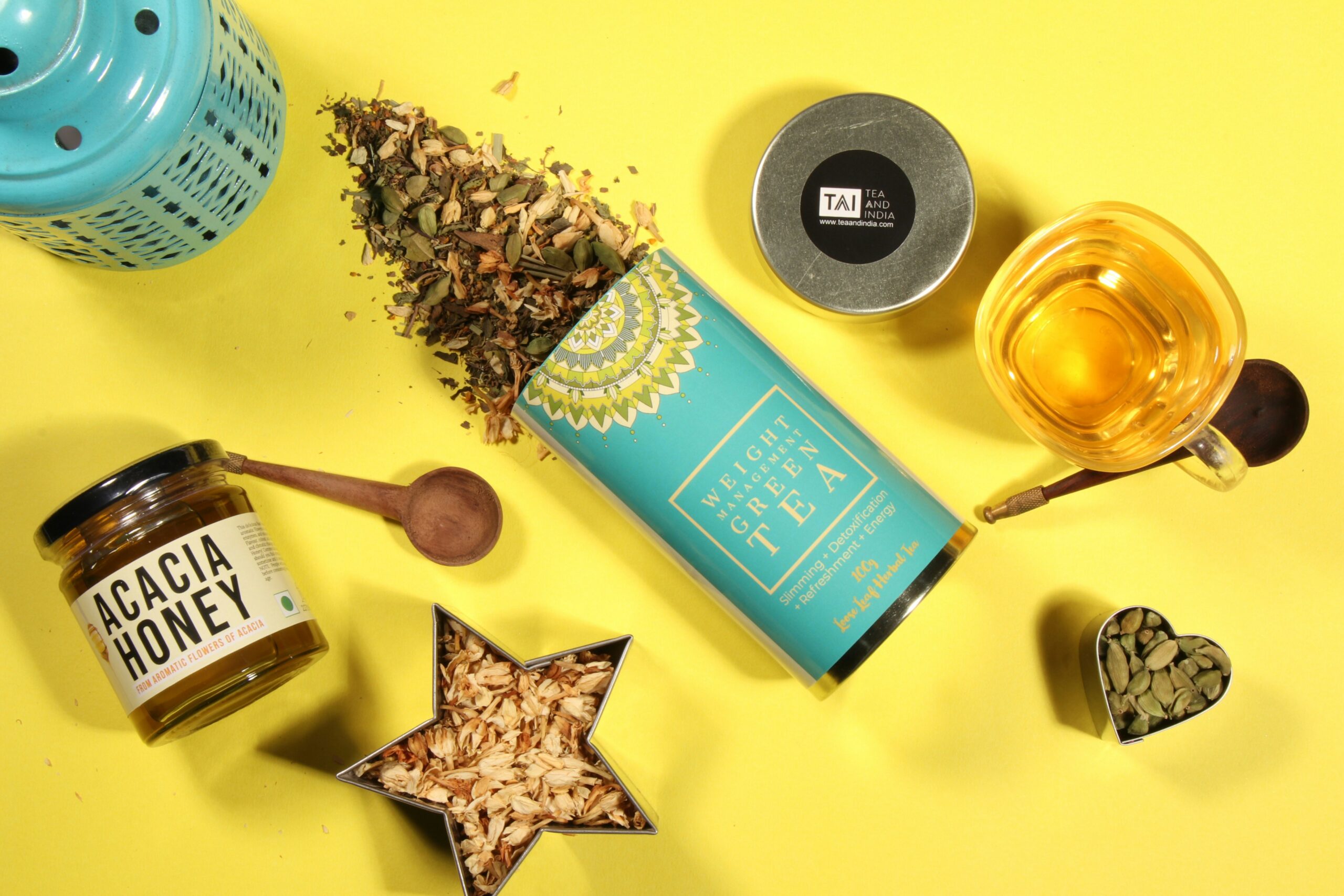 Chás detox naturais com mel acácia e ervas medicinais para emagrecimento saudável
